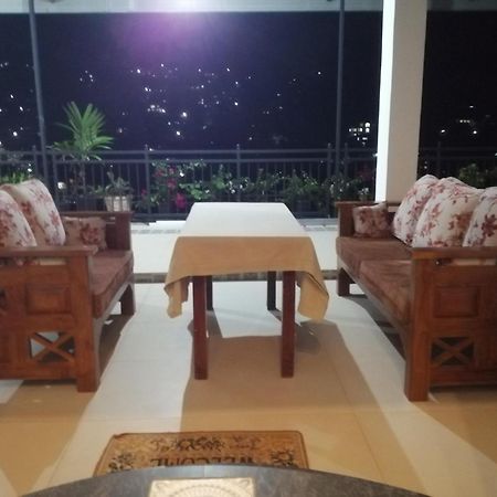 Luxury Apartment The Walkers Nest キャンディー エクステリア 写真